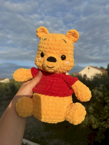 Ručno heklani plišani Winnie Pooh  27cm
