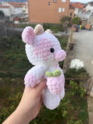 Ručno heklana plišana bijela kravica 25cm