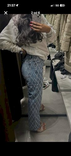 Zara viralne traperice s kristalima cirkonima 