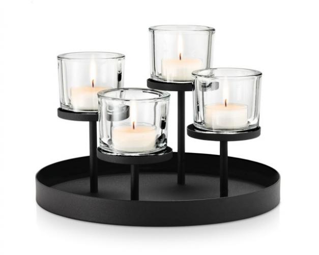 Kruhový svícen na 4 svíčky s tácem Blomus NERO Kruhový svícen na 4 svíčky s tácem Blomus NERO