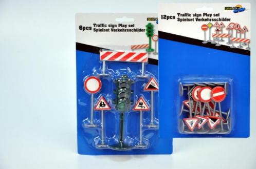 Dopravní značky plast asst 2 druhy Dopravní značky plast asst 2 druhy