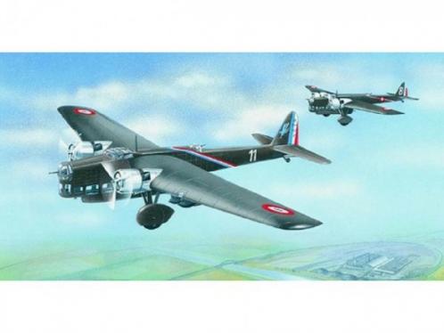 Model Amiot 143 1:72 25,7x31,5cm v krabici 34x19x5,5cm Model Amiot 143 1:72 25,7x31,5cm v krabici 34x19x5,5cm