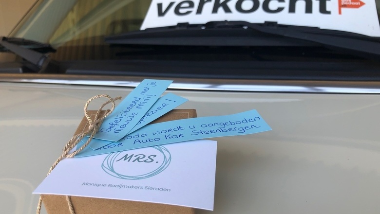 Mooie overdracht twee MINI's