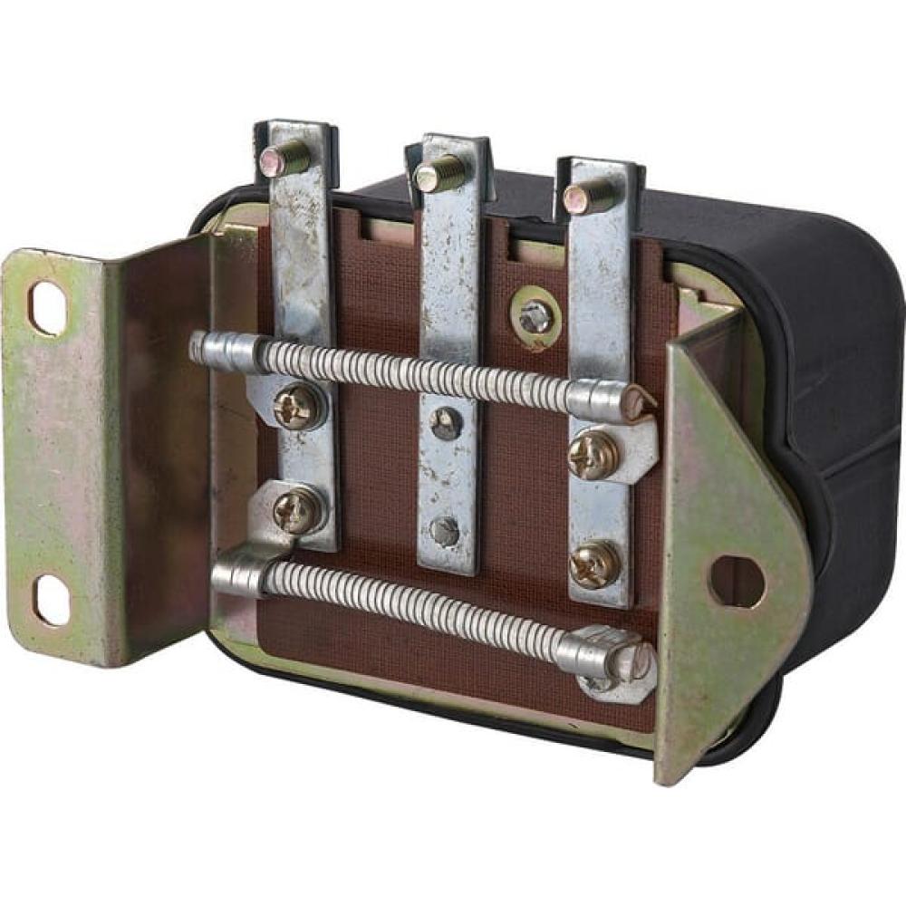 Angled front view with bag zipped and handles upright.