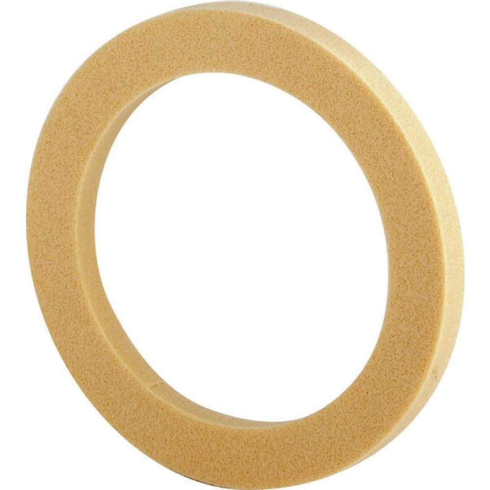 Angled front view with bag zipped and handles upright.