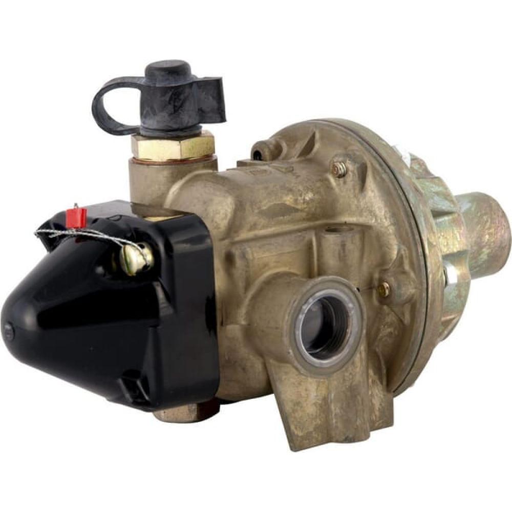 Angled front view with bag zipped and handles upright.