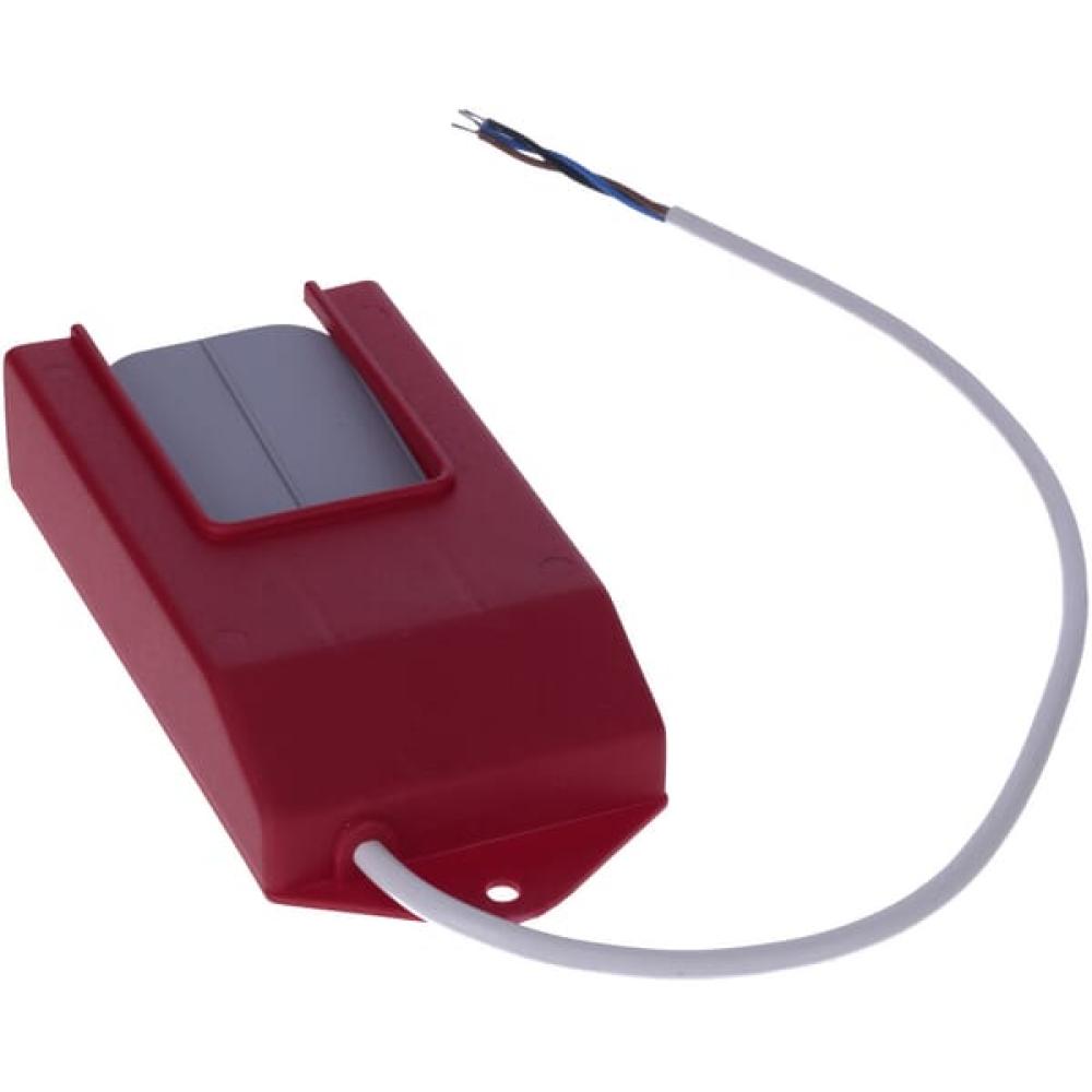 Angled front view with bag zipped and handles upright.