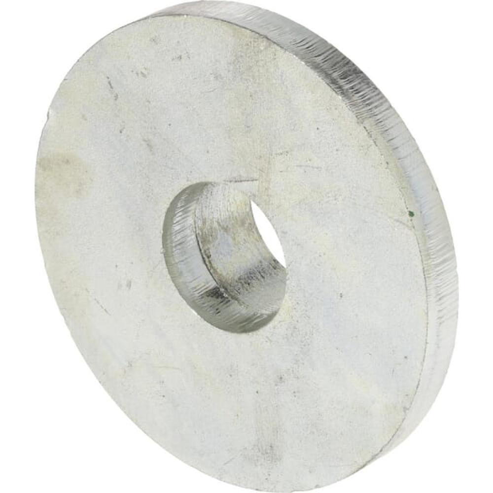 Angled front view with bag zipped and handles upright.