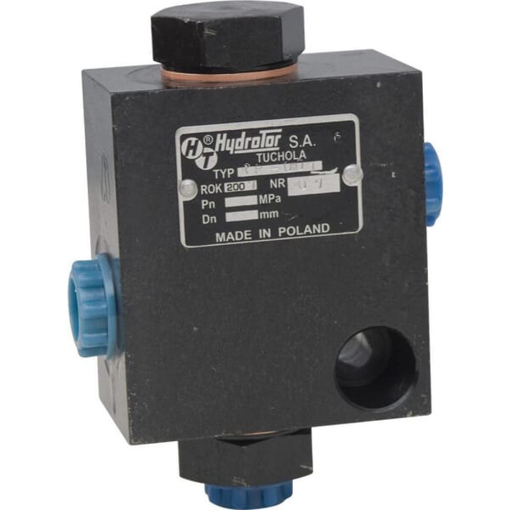 Angled front view with bag zipped and handles upright.