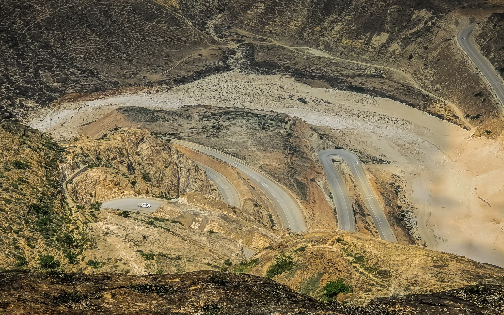 winding road oman