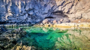 Playa de Echentive apa turcoaz