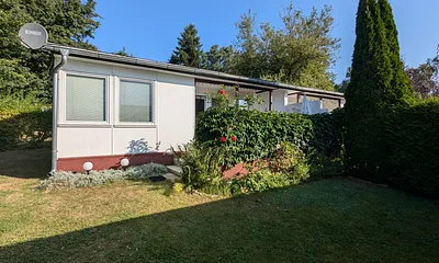 Gartenblick auf den Bungalow / Ferienhaus "Verankert"