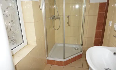 zu dem Bad von Bild 3 noch die Dusche