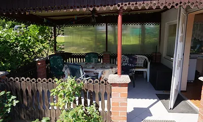 Zum Schluss noch die großzügige Terrasse.