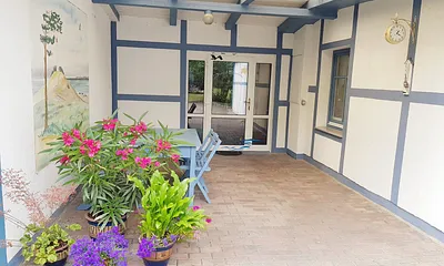 Eingang mit überdachter Terrasse 