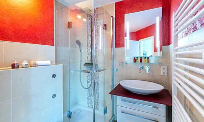 Badezimmer mit Dusche