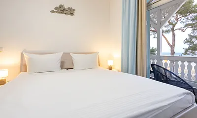 Schlafzimmer mit Doppelbett