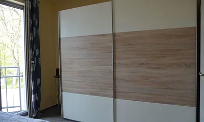 viel Stauraum im Schlafzimmer