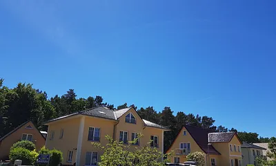 Der Lange Feinsandigestrand ist nur 500m entfernt, Bäcker, Suppermarkt usw 5 Minuten , Ansicht unsere Ferienhäuser Igelbau 14 und 12 !!!