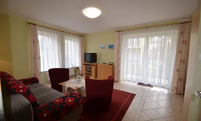 WZ mit Flachbild TV- ca 40 Programme / Radio-CD Player /WLAN