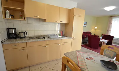 Küche mit allem was Sie im Urlaub zum Kochen brauchen