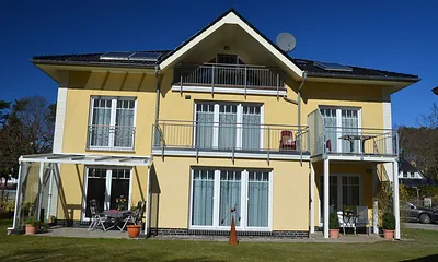 großes Appartment mit Küche ,Bad und Essecke sowie Überdachtem Südbalkon mit Blick in die Grünenatur