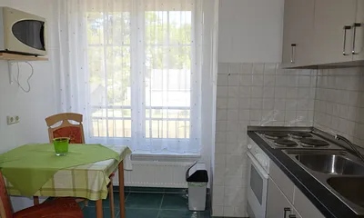 Küche Wohnung Nr 4 mit Backofen und gr. Kühlschrank