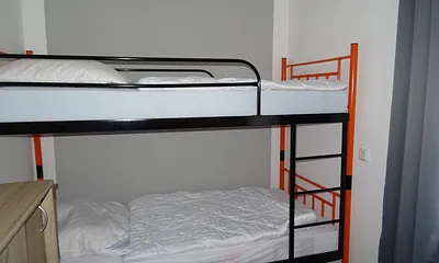 2. Schlafzimmer, Etagenbett 90 x 200, Verdunklungsgardine