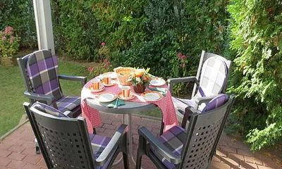Terrasse mit Garten