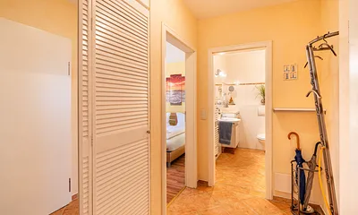 7_Flur - Blick aus Richtung Wohnzimmer