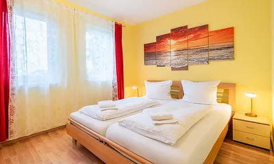 9_Schlafzimmer - Bett mit verstellbarem Lattenrost