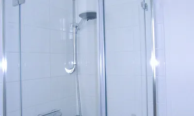 ... Echtglas-Duschkabine, niedrigem Einstieg, flacher Duschwanne