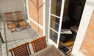 Großer Balkon zur Ostseite: Genießen Sie bei schönem Wetter hier ein sonniges Frühstück und Abends in geschützter Lage ein Glas Rotwein