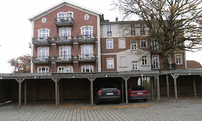 Ihr reservierter Carport (Nr. 11) mit direktem Zugang zum Haus von hinten