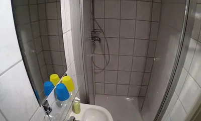 Dusche (separat von Wc)