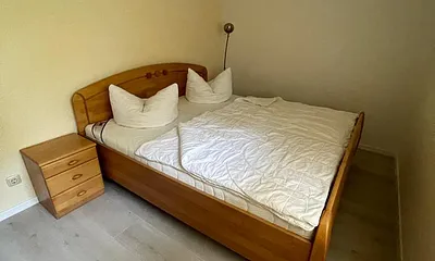 Zwei Betten von 120x200 und 140x200cm stehen