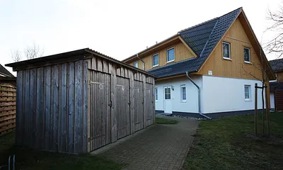 Schuppen hinterm Haus