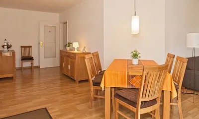 Esstisch im Wohnzimmer