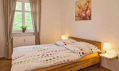kleines Schlafzimmer mit Doppelbett (1,40cm breit)