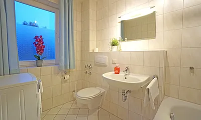 Badezimmer mit Badewanne