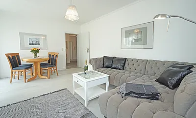 Wohnzimmer mit Esstisch