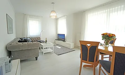 Wohnzimmer mit Esstisch