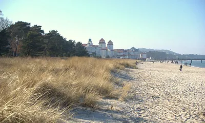 Ein schöner Herbstspaziergang am Strand