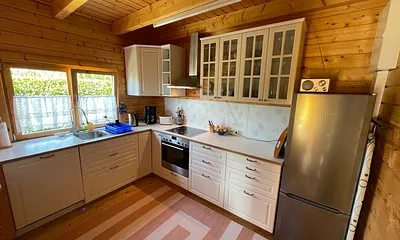 Küche mit Spülmaschine