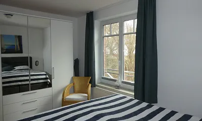 geräumiger Schlafzimmerschrank