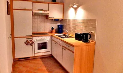 komplett eingerichtete Küchenzeile