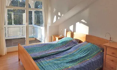 Schlafzimmer mit Doppelbett