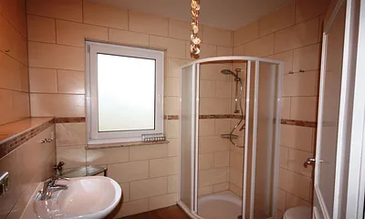 Tageslichtbad mit Dusche/WC