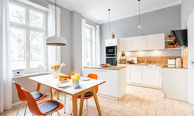 Küche mit Esstisch