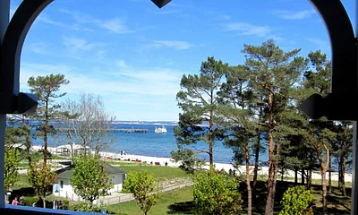 Blick vom Balkon aus: hier sommerlich